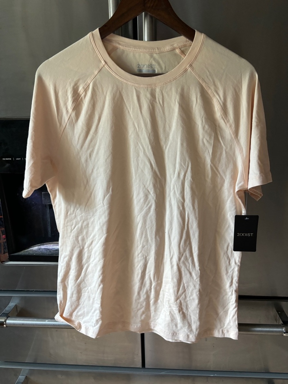 2xist Men's Short Sleeve Crew T-Shirt in Light Pink